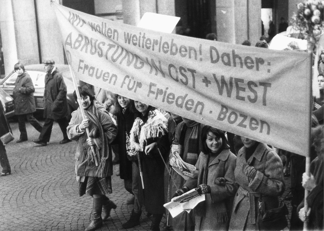 10_Demo Frauen fÅr Frieden.jpg