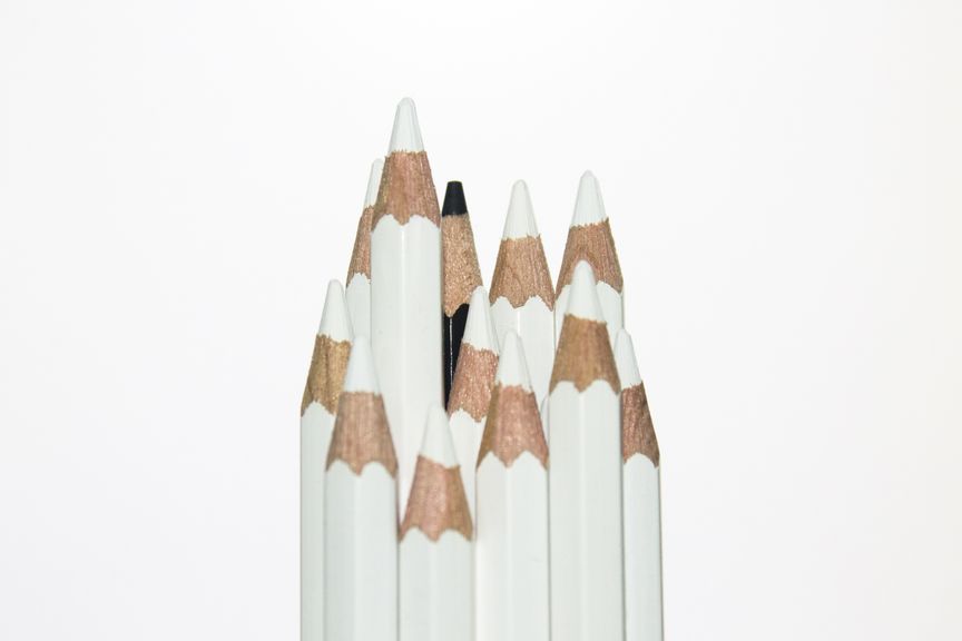 hand-pencil-white-brush-black-lighting-625937-pxhere.com_.jpg
