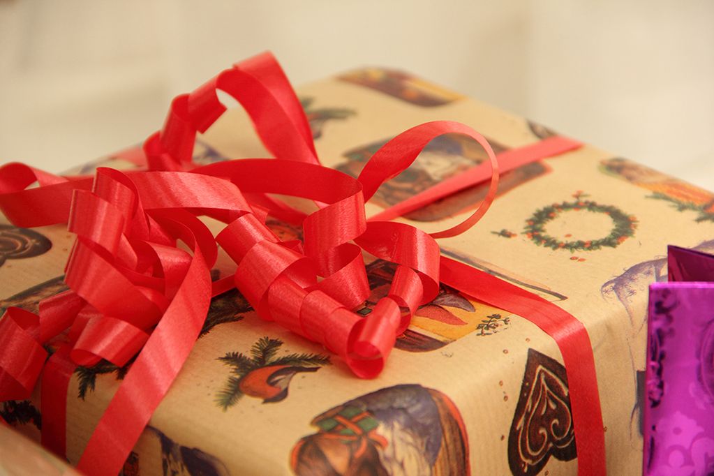 geschenk-hades2k-barfuss.jpg