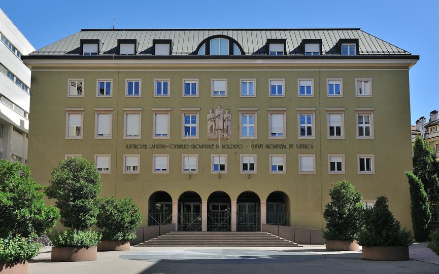 Bozen_-_Südtiroler_Landtag_(004533).jpg