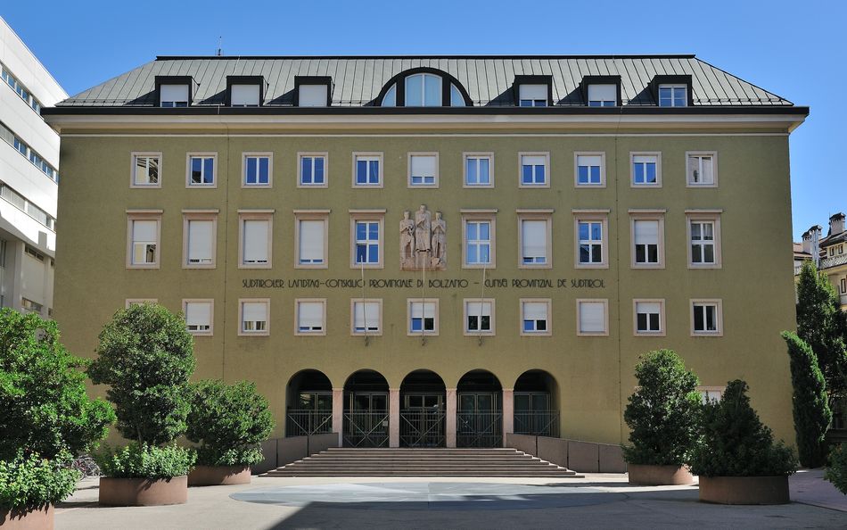 Bozen_-_Südtiroler_Landtag_(004533).jpg