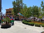 Azerbaijani_demonstrators_in_Los_Angeles_protesting_against_Armenian_agression