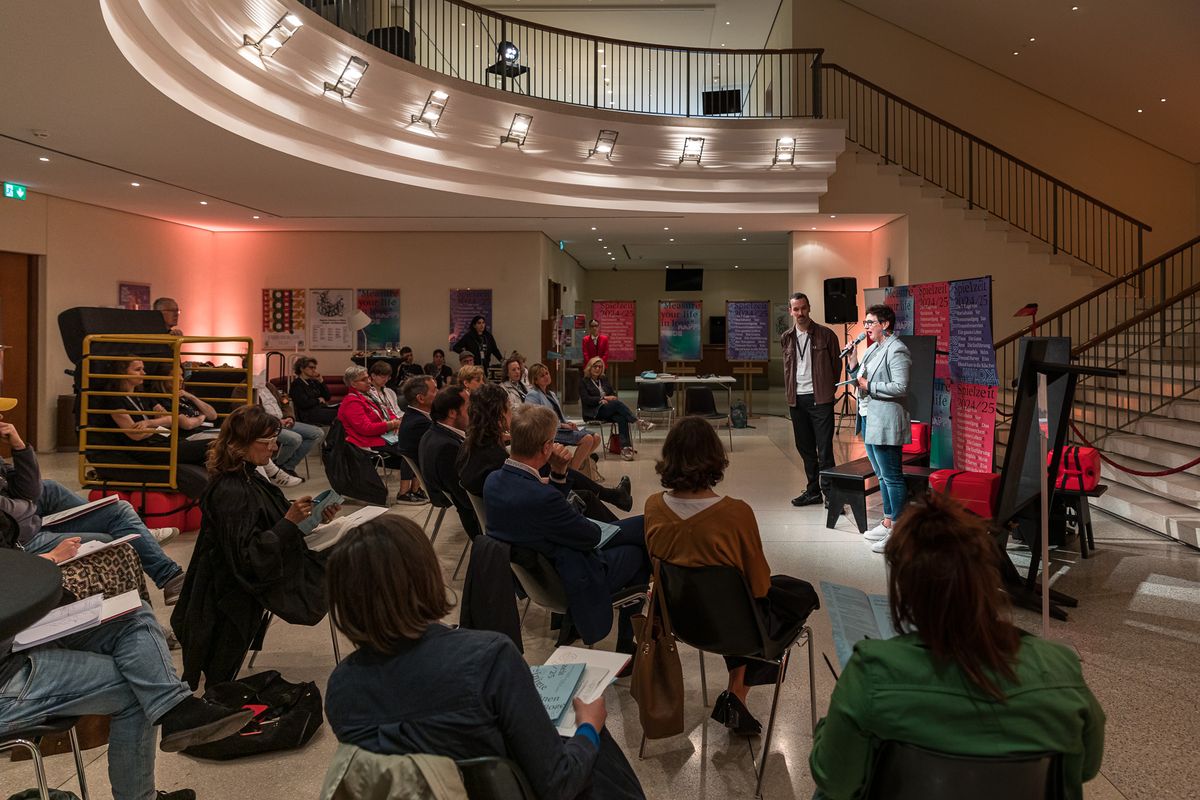 Pressekonferenz Vereinigte BЃhnen Bozen Programm 24-25ёLuca Guadagnini