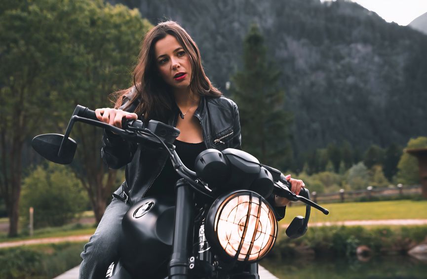 Lisa on Motorbike (1)